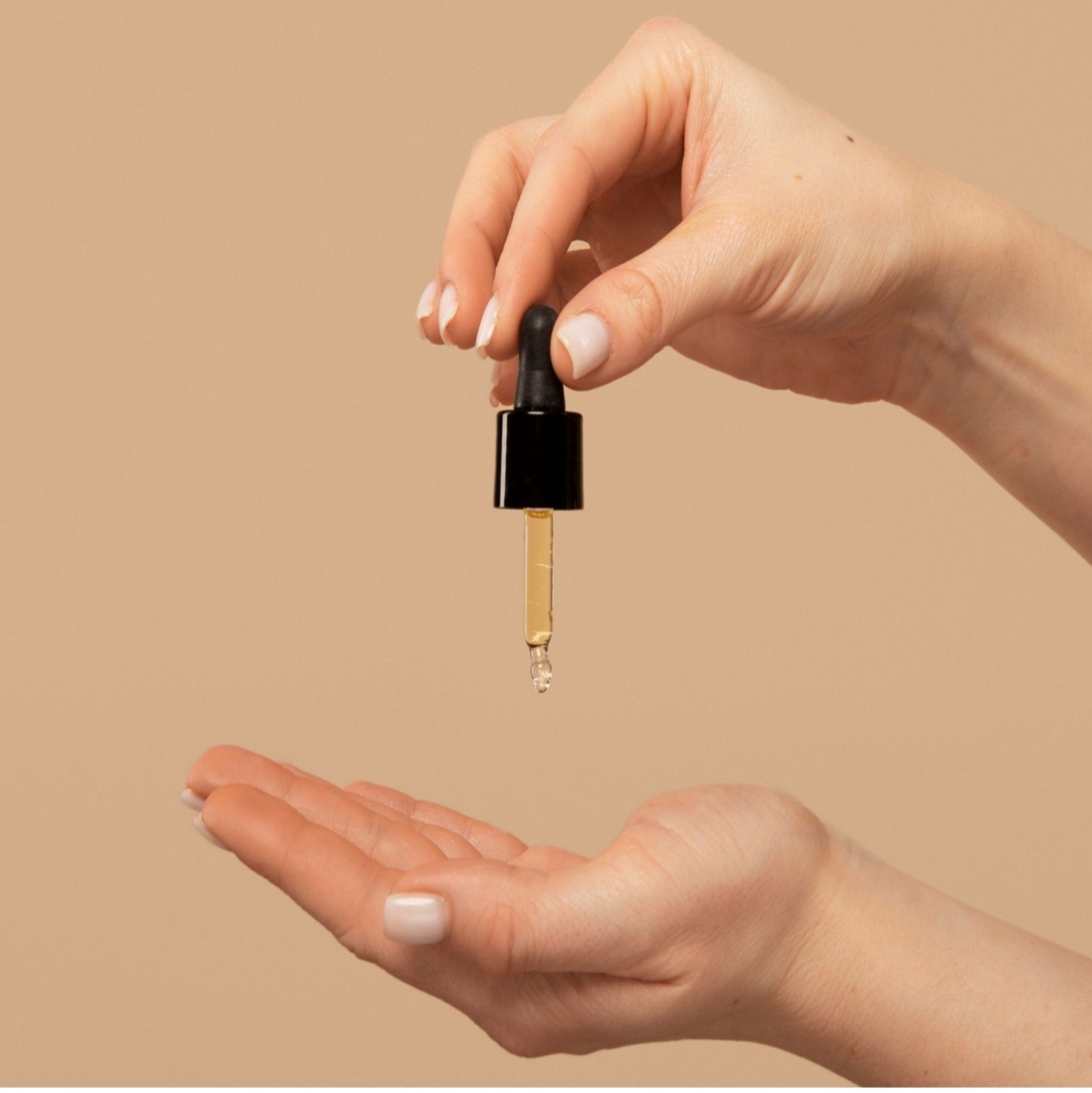 What's the difference between Facial Serums and Oils? Skin Academy